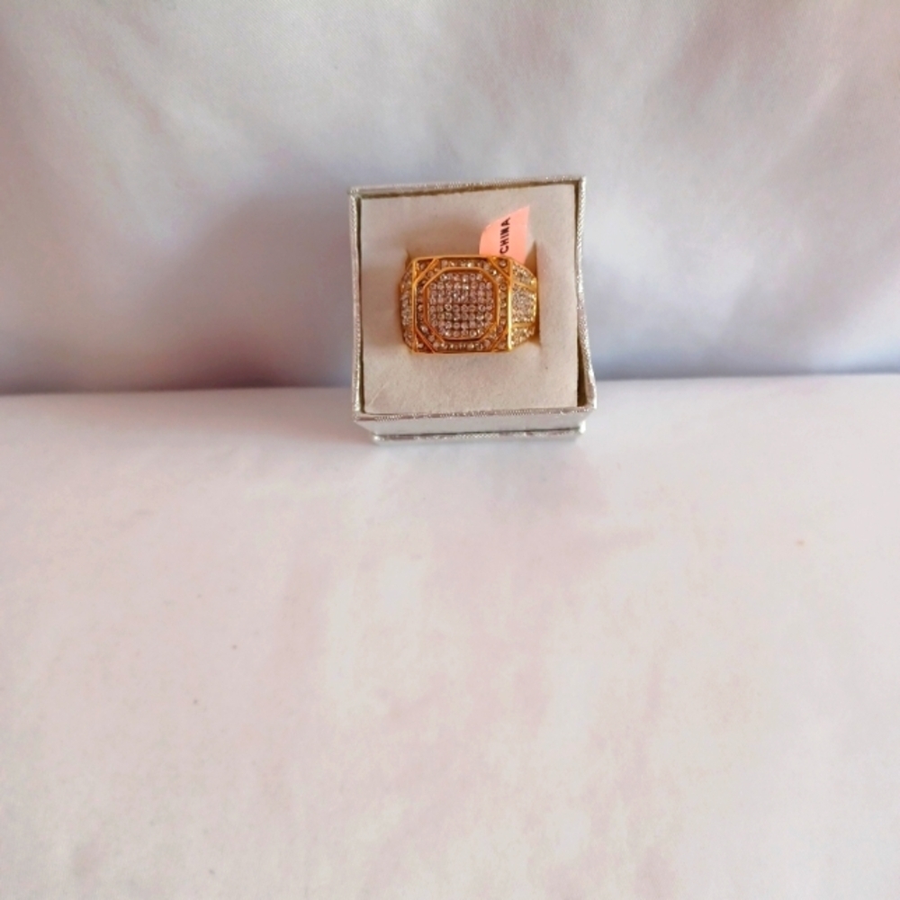Goldtone Austrian Crystal Ring Square Stainless Steel Size 12 Original Box - Picture 4 of 5